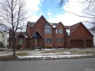 121 Markley Dr, Amherst, NY 14068-1282