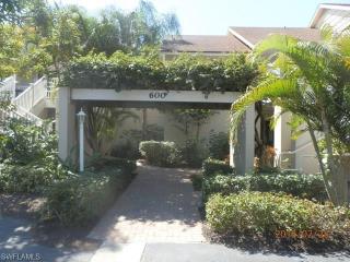 608 Courtside Dr, Naples FL  34105-7133 exterior