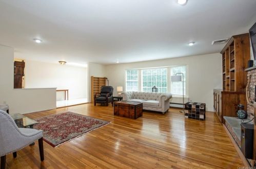 60 Bryant Pond Rd, Tompkins Corners NY  10579-2405 exterior