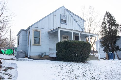9415 Oklahoma Ave, Milwaukee, WI 53227-4320