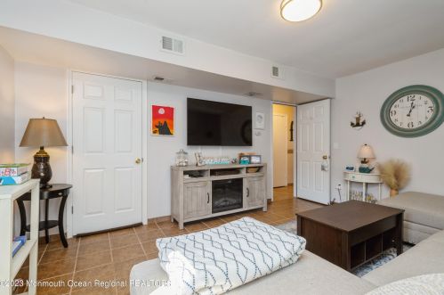 12 Dutch Ln, Hazlet NJ  07730-1728 exterior