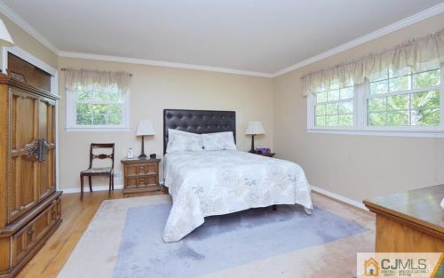 18 Hamilton Dr, East Brunswick NJ  08816-2709 exterior