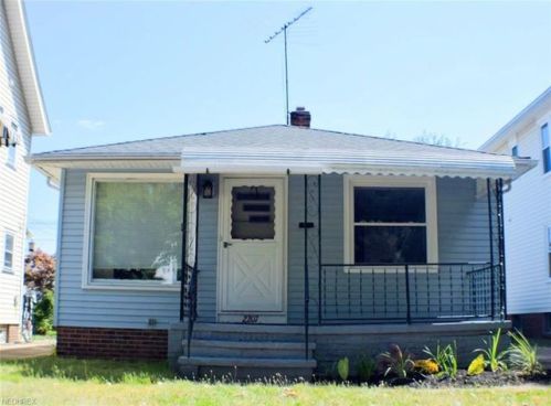 2207 Waterbury Rd, Cleveland, OH 44107-6216