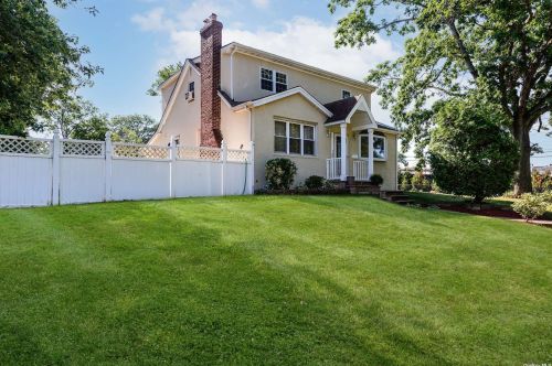 789 Bayview Ave, Amityville, NY 11701-2046