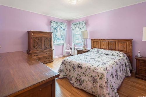 113 1st St, New Hyde Park NY  11040-4415 exterior
