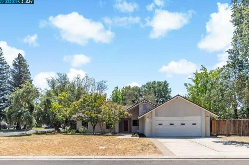 4734 Granada Ln, Linden, CA 95236-9659