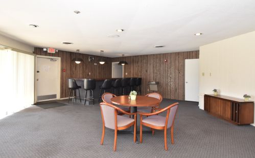 4155 Rivers Edge Cir, Milwaukee WI  53209-1113 exterior