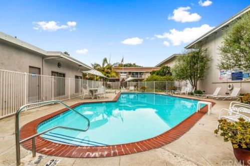 3210 Merrill Dr, Torrance CA 90503-7115 exterior