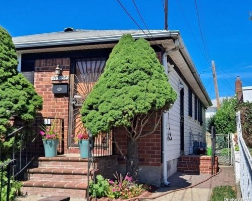 143-58 226th St, Jamaica, NY 11413-1318