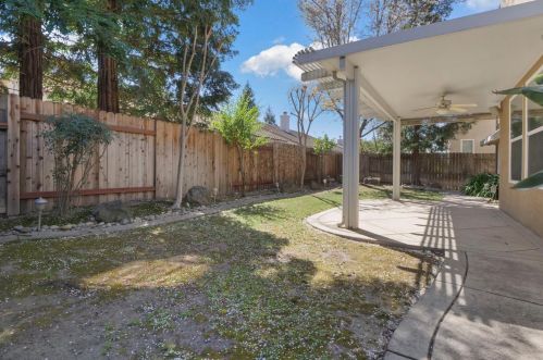 2044 Sugarbowl Way, Lodi CA  95242-4752 exterior