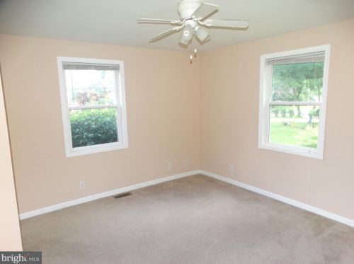 834 Hughes Dr, Trenton NJ  08690-1208 exterior