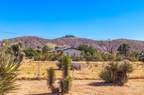 7645 Victoria Ave, Yucca Valley CA  92284-6152 exterior