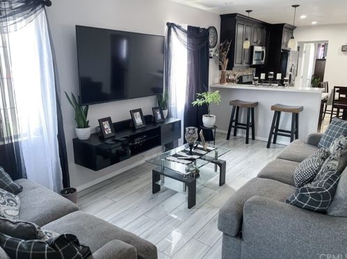 8208 Olanda St, Paramount CA 90723-2723 exterior