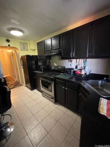 668 236 St, Bronx NY  10466-1718 exterior