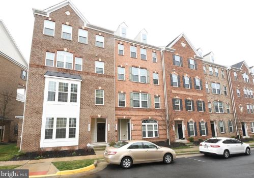 13721 Endeavour Dr, Herndon, VA 20171-4105