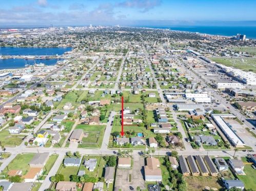 2202 67 St, Galveston TX 77551-1583 exterior