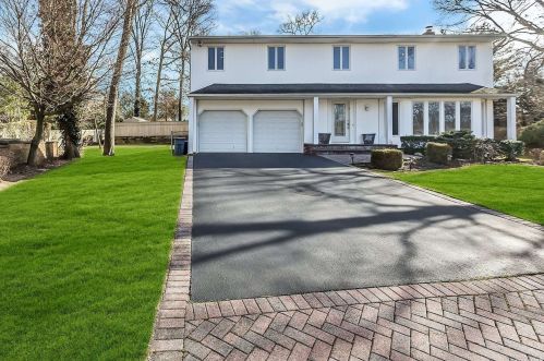 8 Melissa Ct, Huntington Station, NY 11746-5920