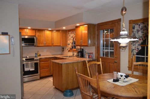 19 Marmic Dr, Southampton, PA 18966-1721