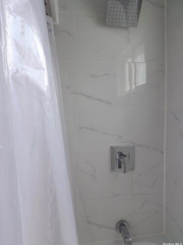 814 Delaware Ave, North Lindenhurst NY  11757-2811 exterior