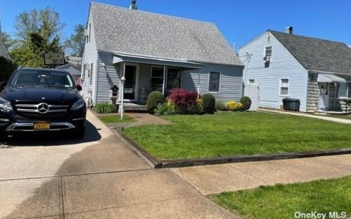 1252 Waverly St, Hewlett NY  11557-1228 exterior