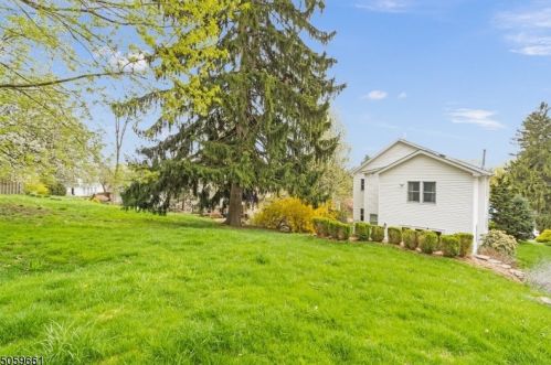 41 Essex Ave, Bernardsville NJ  07924-2235 exterior