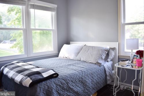 12300 Woodlawn Ct, Woodbridge VA  22192-1921 exterior