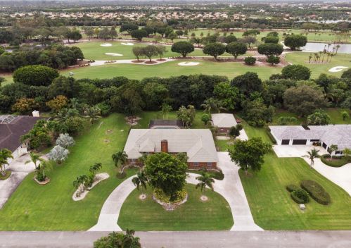 8657 Estate Dr, West Palm Beach, FL 33411-6538