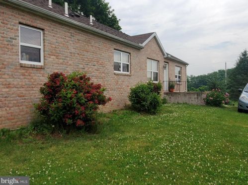 5 Oaktree Rd, Hummelstown, PA 17036-9555