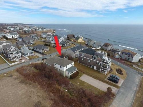13 4th St, South Kingstown, RI 02882-5827