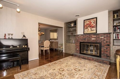 8 Terrace Rd, Airmont NY  10901-1721 exterior