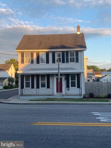 14 Main St, Camp Hill, PA 17011-6309