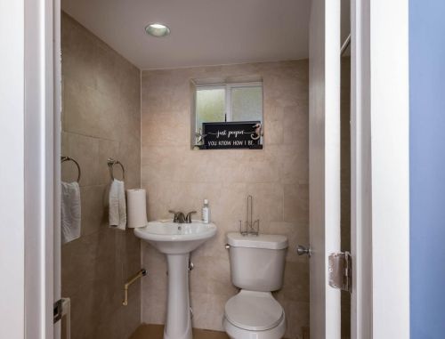 16 Corrine Pl, Key Largo FL 33037-4203 exterior