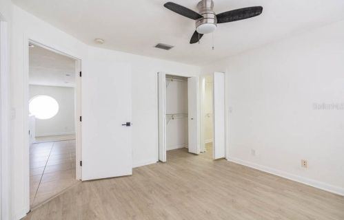 87 16th St, Saint Petersburg FL  33705-1600 exterior