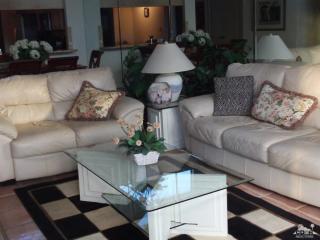 54057 Oakhill, La Quinta CA  92253-4701 exterior