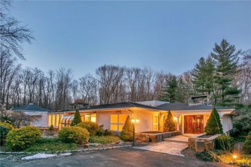 35 Horseshoe Hill Rd, Scotts Corners, NY 10576-1612