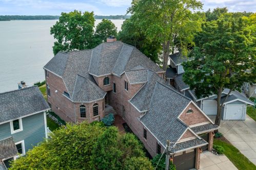 2713 Burries Rd, Chenequa WI  53029-9352 exterior