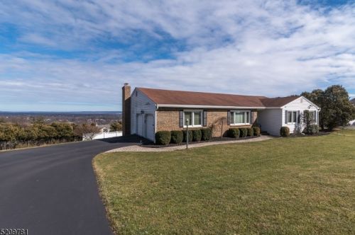 30 Peach Tree Ct, Paterson, NJ 07506-3320