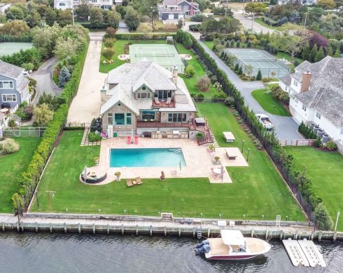 127 Jessup Ln, West Hampton Beach, NY 11978-2506