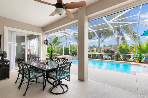 14255 Manchester Cir, Naples FL  34114-7221 exterior