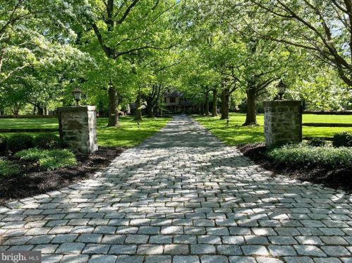 875 Lantern Ln, Blue Bell, PA 19422-1613