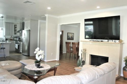 2834 Los Olivos Ln, Glendale CA 91214-2829 exterior