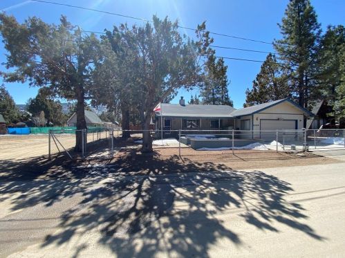 2124 7th Ln, Big Bear City, CA 92314-9508