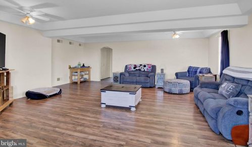 11 Thrush Dr, Carlisle PA  17015-7653 exterior