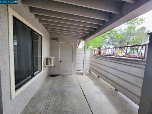 6 Lancaster Cir, West Pittsburg CA  94565-6665 exterior