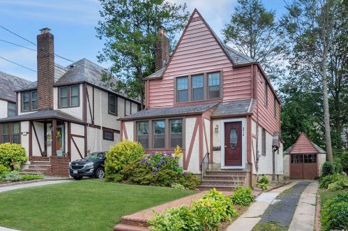4616 Iris Ln, Great Neck, NY 11020-1267