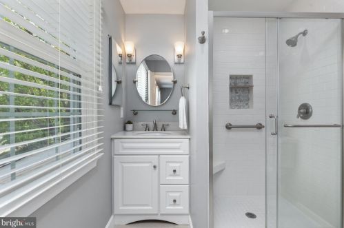 1125 Artic Quill Rd, Herndon VA  20170-3603 exterior