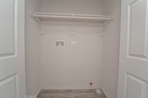 1813 Queensdale St, Compton CA 90221-1930 exterior