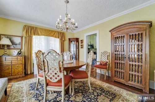 206 Melrose Pl, Ridgewood NJ  07450-4122 exterior