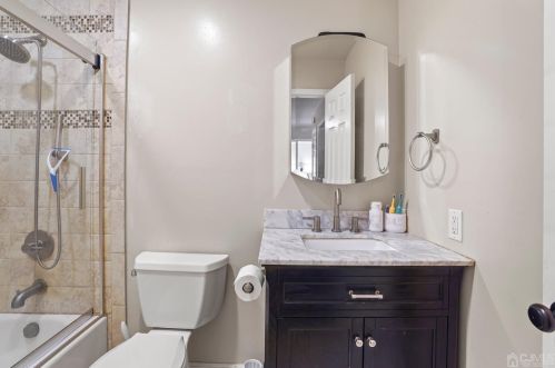 35 Heritage Ln, Perth Amboy NJ  08863-1464 exterior