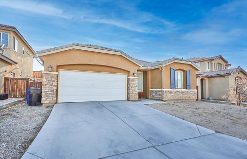 15216 Riverview Ln, Victorville, CA 92394-0562